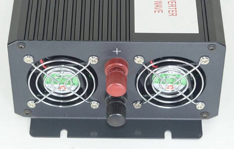 4.อินเวอร์เตอร์ 12v-24v 600w SWIPOWER (SP-600L) pure sine wave