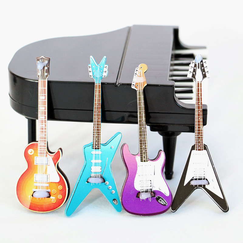 Dollhouse Dollhouse Classical Guitar กีตาร์ไฟฟ้ายอดนิยม OB11 Mini Furniture Model Shooting เครื่องดนตรี