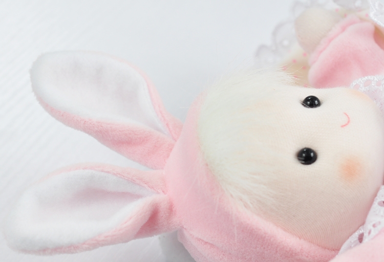 ตุ๊กตากระต่ายกล่อมนอนแบบไขลานมาพร้อมเสียงดนตรีสีชมพูเหมาะสำหรับเป็นของขวัญในโอกาสต่างๆ