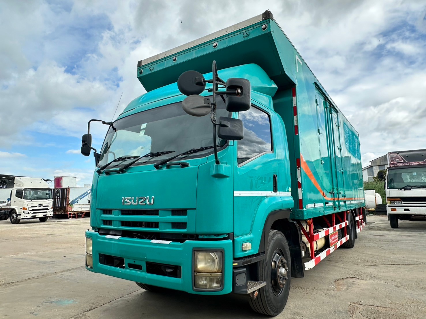 6ล้ออีซูซุตู้ทึบ1บาน7.7ม ISUZU CNG FTR220แรงปี2555 ย.7.7ก.2.4ส.2.8รถขนมอเตอร์ไซด์2ชั้นพร้อมลิฟท์ท้ายสภาพสวย พร้อมใช้งานคัดซี385,000บ.พร้อมตู้450,000บ.มี2คันA