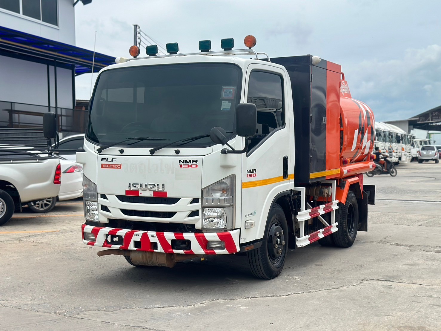 6ล้อแท้งน้ำมันISUZU NMR130Hp ปี2562 พร้อมหัวจ่ายน้ำมันนอกสถานที่สภาพดี750,000บ.2397