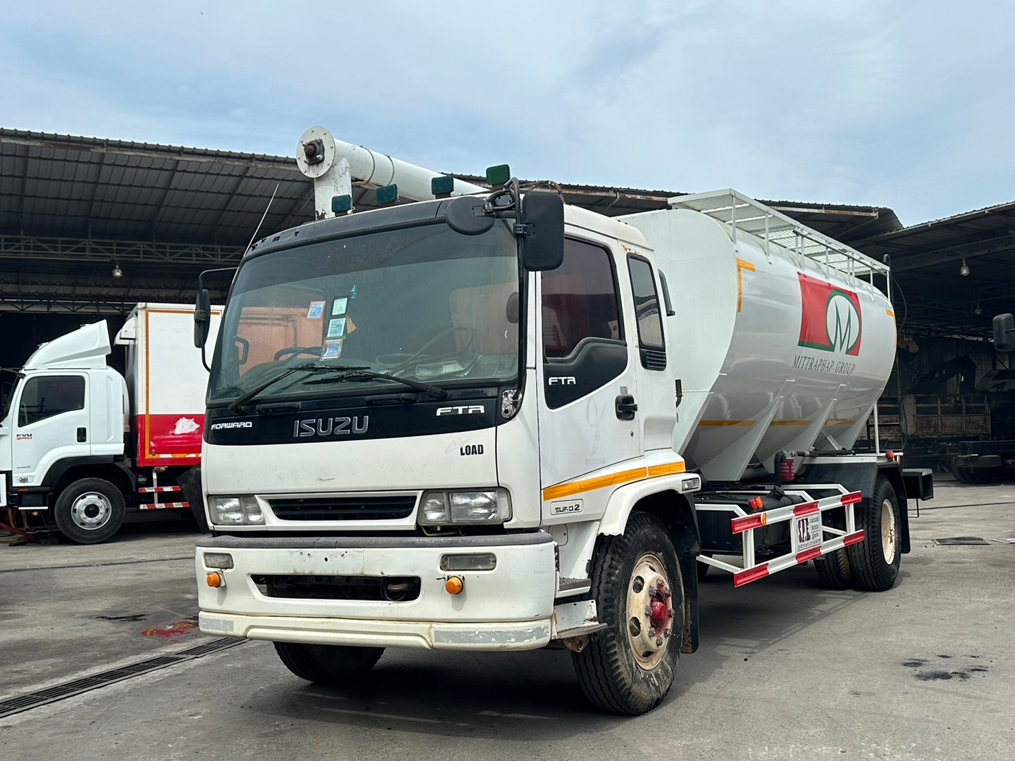6ล้อแท้งเบ้าท์อาหารสัตว์อีซูซุISUZUเดกก้า200แรงม้าปี2549ติดอุปกรณ์เบ้าท์อาหารสัตว์(รถเบ้าท์อาหารสัตว์)อุปกรณ์ใหม่พร้อมใช้งาน680,000Pro650,000บ.3994