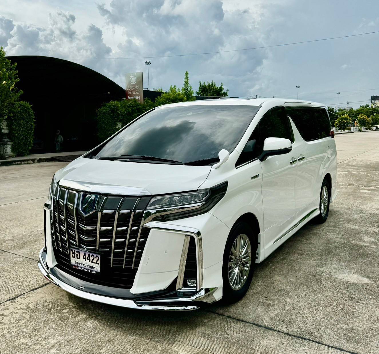 ALPHARD Toyota ALPHARD SRC E-Four สีขาว ปี 2020 ไมล์ 40,000กม.2,690,000บ.