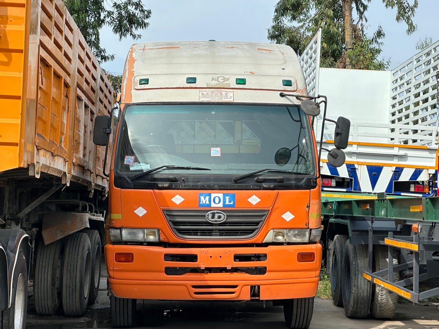 10ล้อหัวลากนิสสันยูดี 320 แรงม้าปี2547ตามสภาพหรือเก็บงาน480000-700000 💥2คัน💥 480,000สดคันB