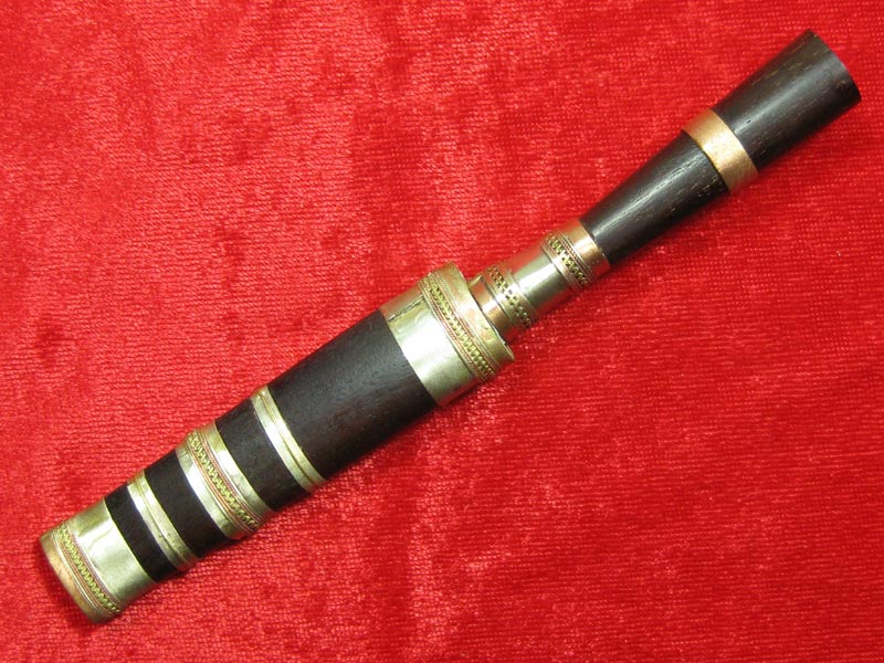 (13) มีดหมอหลวงพ่อคูณ วัดบ้านไร่ ปี 36 (ด้ามไม้ฝักไม้) ออกที่วัดประโดก อ.เมืองนครราชสีมา ปี 2536