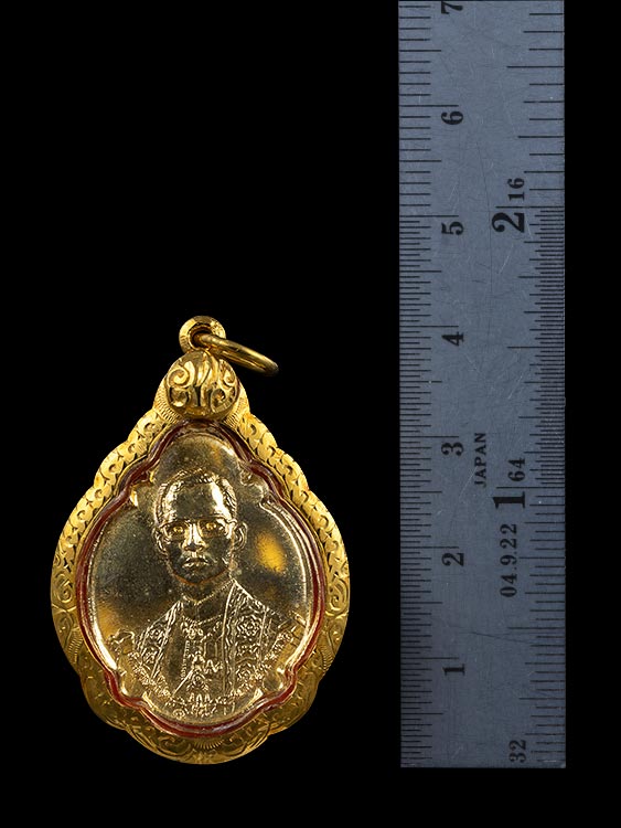 เหรียญในหลวง 4 รอบ ปี 2518 กะไหล่ทอง พร้อมเลี่ยมทองคำแท้