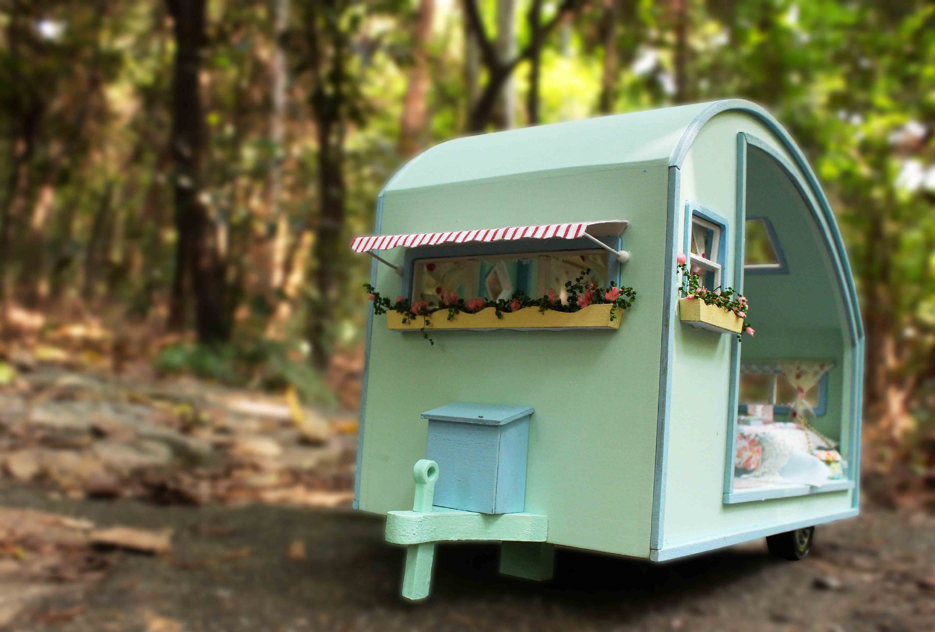 โทเดลจำลองบ้านวินเทจสีเขียวกล่องเหล็กรุ่น Time Travel