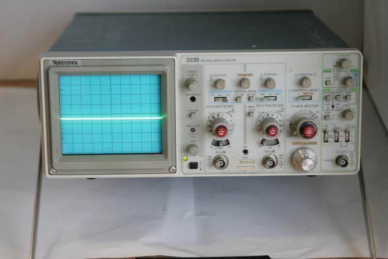Ossilloscope Tektronix 2235