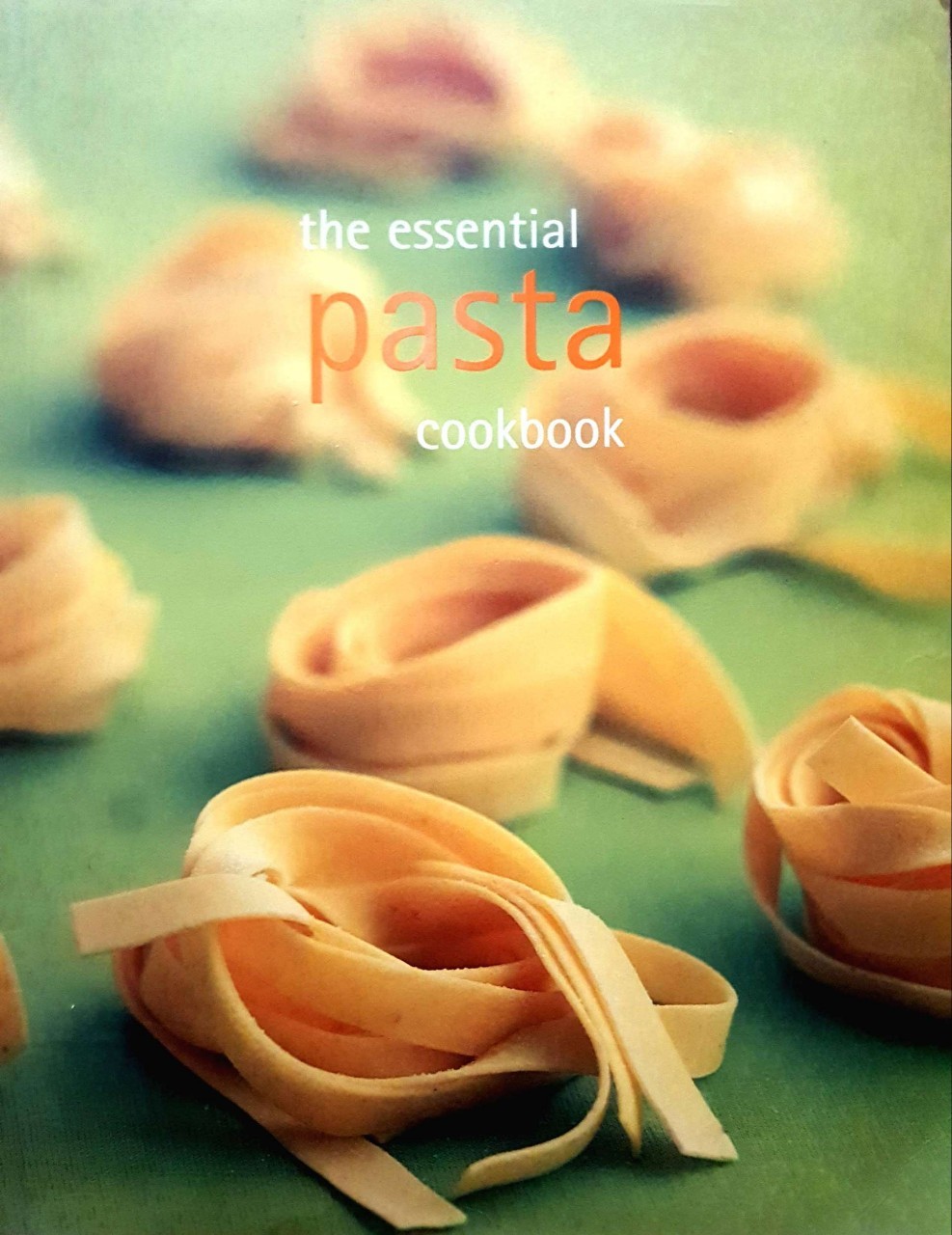 THE ESSENTIAL PASTA COOKBOOK : Bay Books
