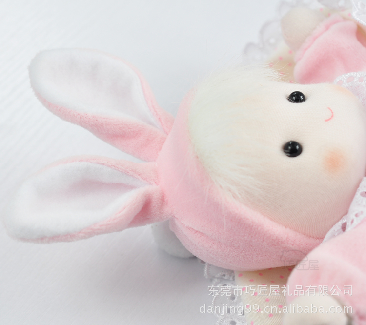 ตุ๊กตากระต่ายกล่อมนอนแบบไขลานมาพร้อมเสียงดนตรีสีชมพูเหมาะสำหรับเป็นของขวัญในโอกาสต่างๆ