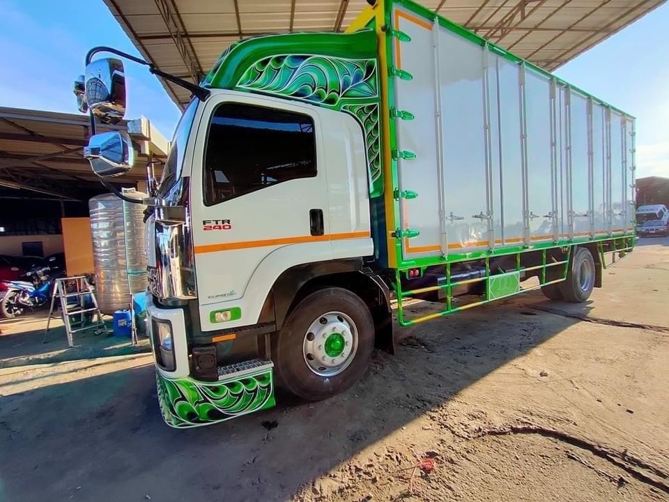6ล้อตูัทึบ7.5m ISUZU FTR 240 ปี56 7.5m 1,050,000