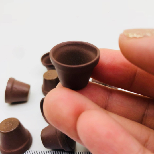 10 pieces Miniature pots (Chocolate Color) 1.8 x 1.5 cm