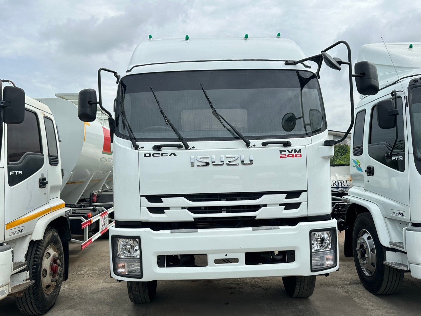 10ล้อคัดซี7.5ม. ISUZU FVM 240 ปี2552-53ราคา 820,000บ.Pro790,000บ.0169-0124มี2คัน