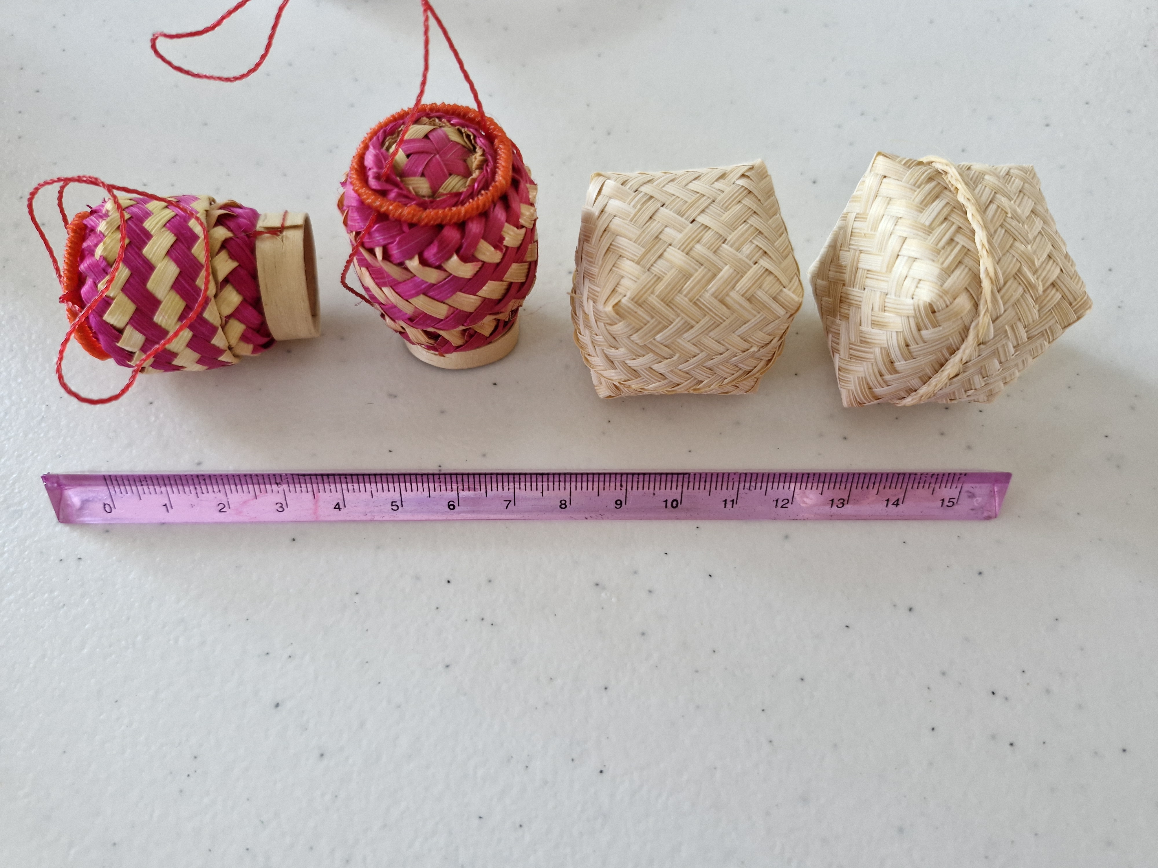 กระติบข้าวเหนียวจิ๋วงานจักสานของจิ๋วสำหรับตกแต่งร้านส้มตำจิ๋วและหมูปิ้งจิ๋ว