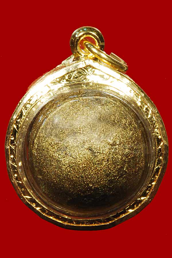 (20) ลูกอมผงพลายหลวงปู่ทิม เนื้อขาว บรอนด์วานิชย์ 1.5 ซ.ม. ยุคต้น เลี่ยมทองกันน้ำพร้อมบูชา