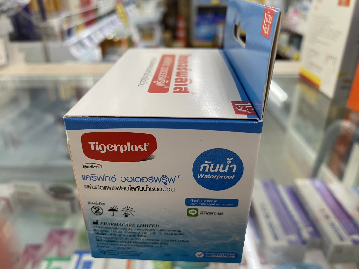 Tigerplast Carifix Waterproof แผ่นปิดแผลชนิดฟิล์มใสกันน้ำ 1 กล่องมี 1 ม้วน