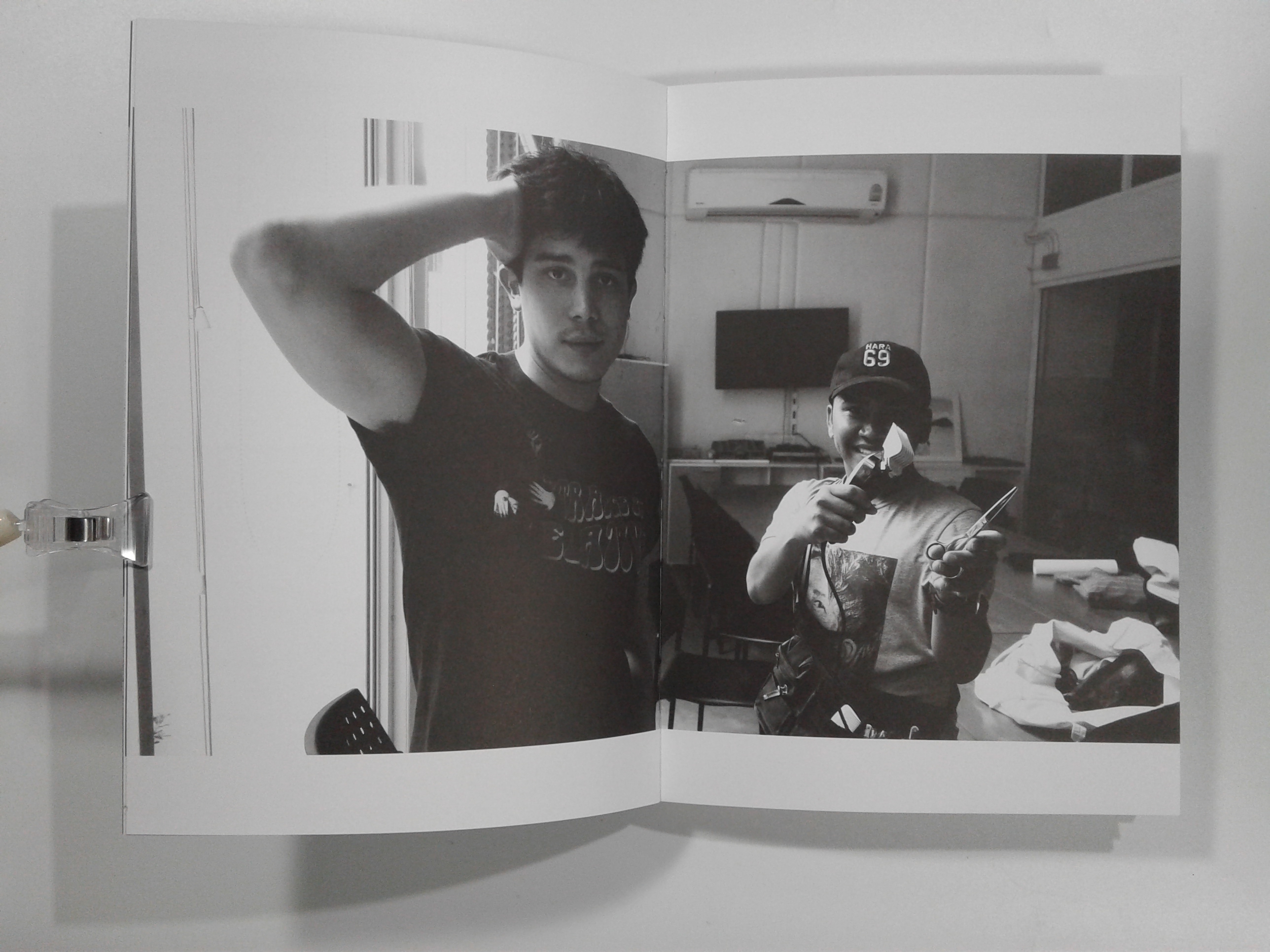 for 610 days,I've stayed with these two.หนังสือ โฟโต้บุ๊ค ภาพยนตร์เรื่อง ฟรีแลนซ์ หนังสือ [คุ้มอักษรไทย]