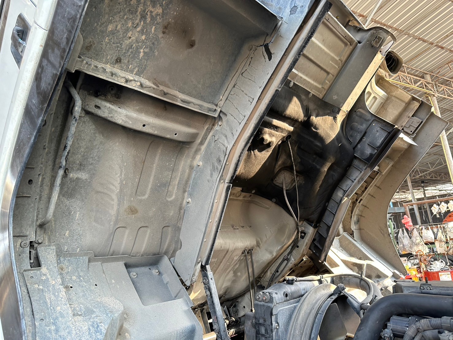 6ล้อตูัทึบ7.5m ISUZU FTR 240 ปี56 ยาว7.5m 750,000(สด)