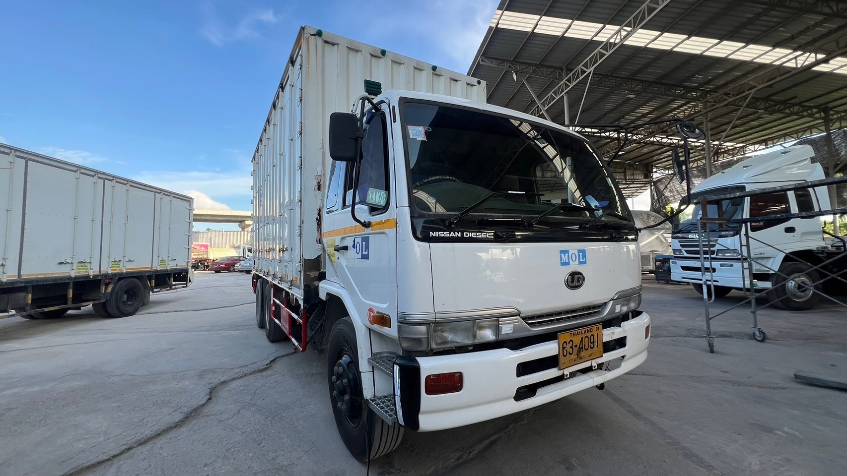 10ล้อตู้ทึบ10บาน6.2ม.NISSANนิสสันยูดี 254 แรงม้าปี48ตามสภาพ350,000บ4091มี3คัน(A)