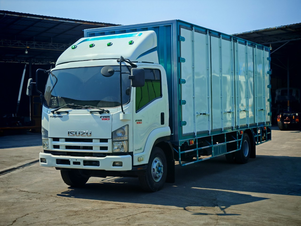 6ล้อตู้ทึบ10บาน+ลิฟท์ท้ายปี61ย.6.5ม.FRR190แรงม้าISUZU FORWARDก.2.2/ย.6.5/ส.2.3ม.880,000Pro850,000บ.s2390ป้ายเหลือง