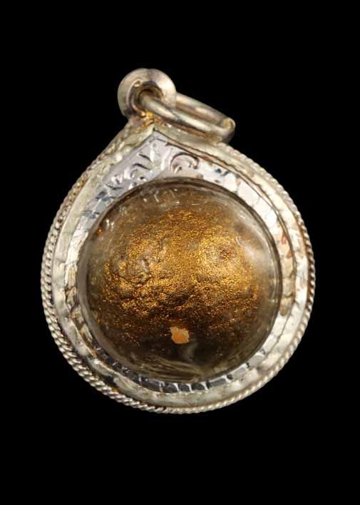 ลูกอมผงพรายกุมาร บรอนซ์วานิช (บรอนซ์น้ำมัน) เนื้อชมพู เลี่ยมกรอบเงินลงยาพร้อมบูชา