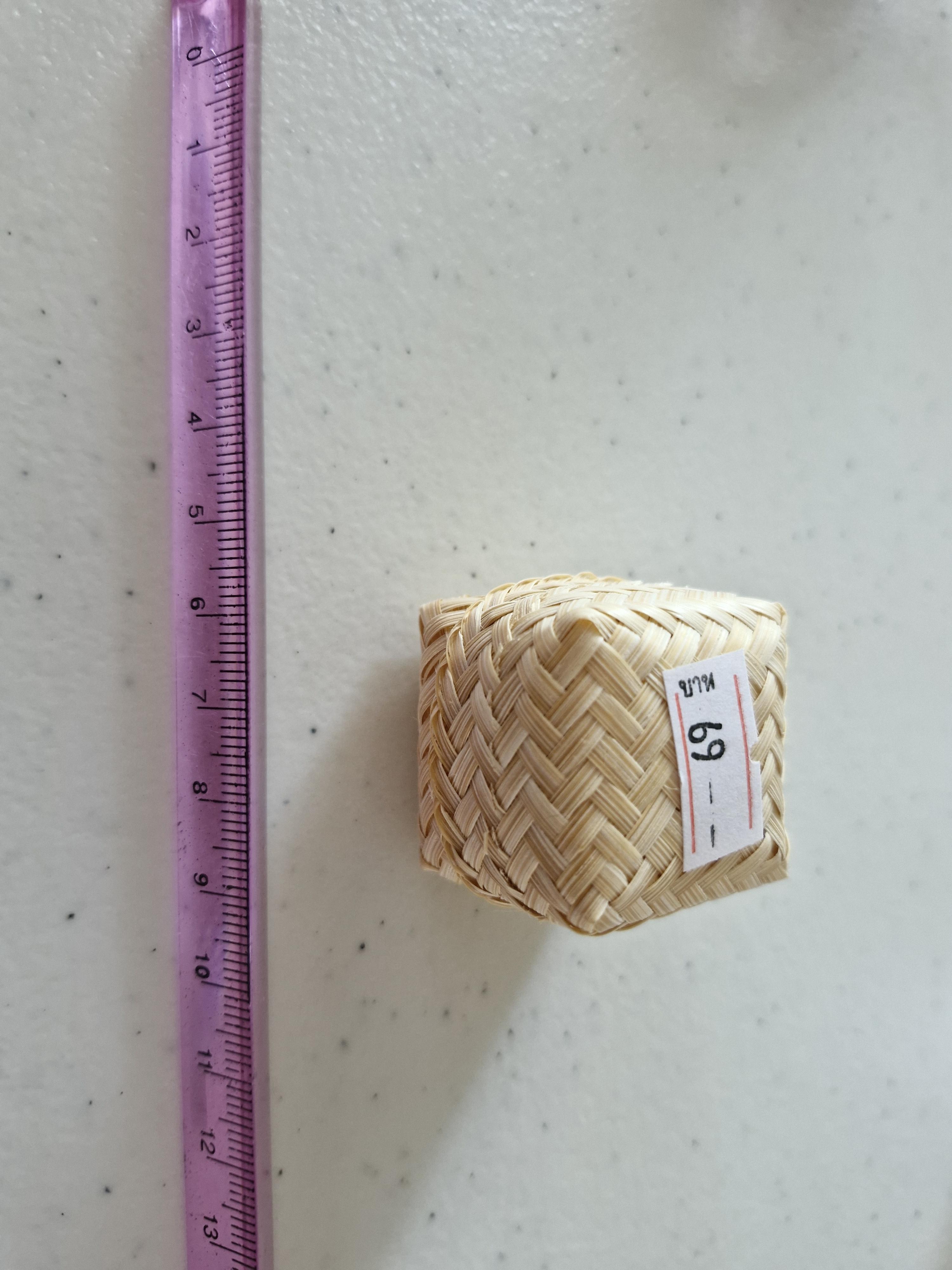 กระติบข้าวเหนียวจิ๋วงานจักสานของจิ๋วสำหรับตกแต่งร้านส้มตำจิ๋วและหมูปิ้งจิ๋ว