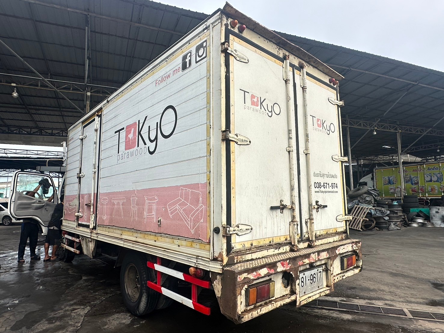 6ล้อตู้ทึบ4.9ม.4บานHINO DUTRO 121แรง ปี2547 โบอินเตร์ ยาว4.9ม สด 195,000 บ.9617