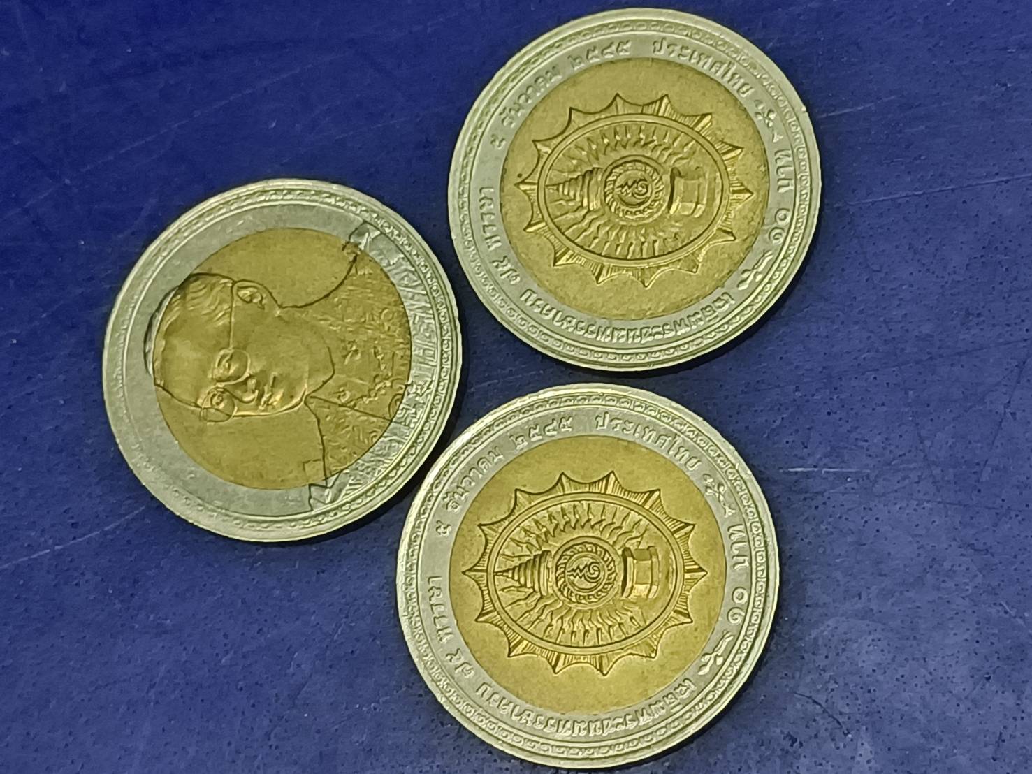เหรียญ 10 บาทสองสี 75 พรรษา รัชกาลที่ 9 2545