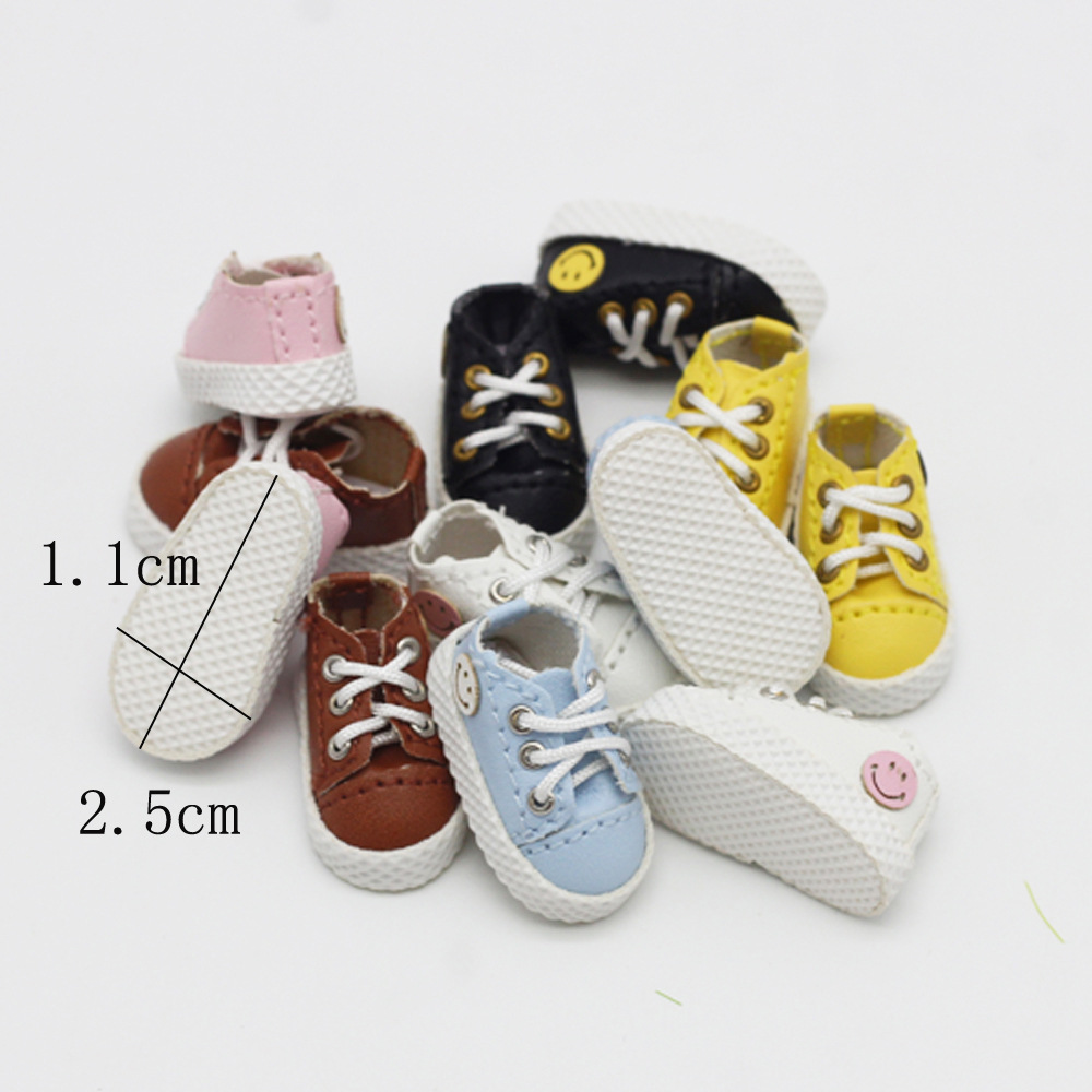 รองเท้าจิ๋วสีขาวเหมาะสำหรับนักสะสมของจิ๋วเป็นรองเท้าผ้าใบผูกเชือกสีขาวมีให้เลือกหลายสีน้องตุ๊กตาโบิ,ตุ๊กตาลาติวาย