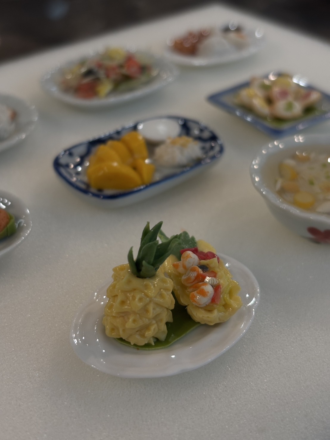 ข้าวอบสับปะรดจิ๋วจากดินไทย งานฝีมือ อาหารจิ๋วจำลองงานสะสมdollhouse ตุ๊กตาจิ๋ว อาหาร ของเล่น โมเดล DIY ดินจำลอง มินิ กล่อง ตู้สูง