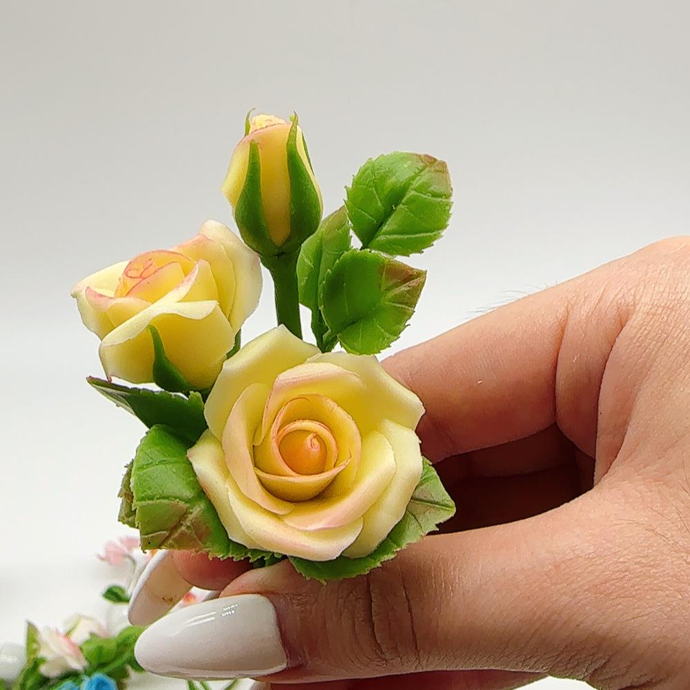 5 Bunch Mini Light-Yellow Rose without pot scale 1:6