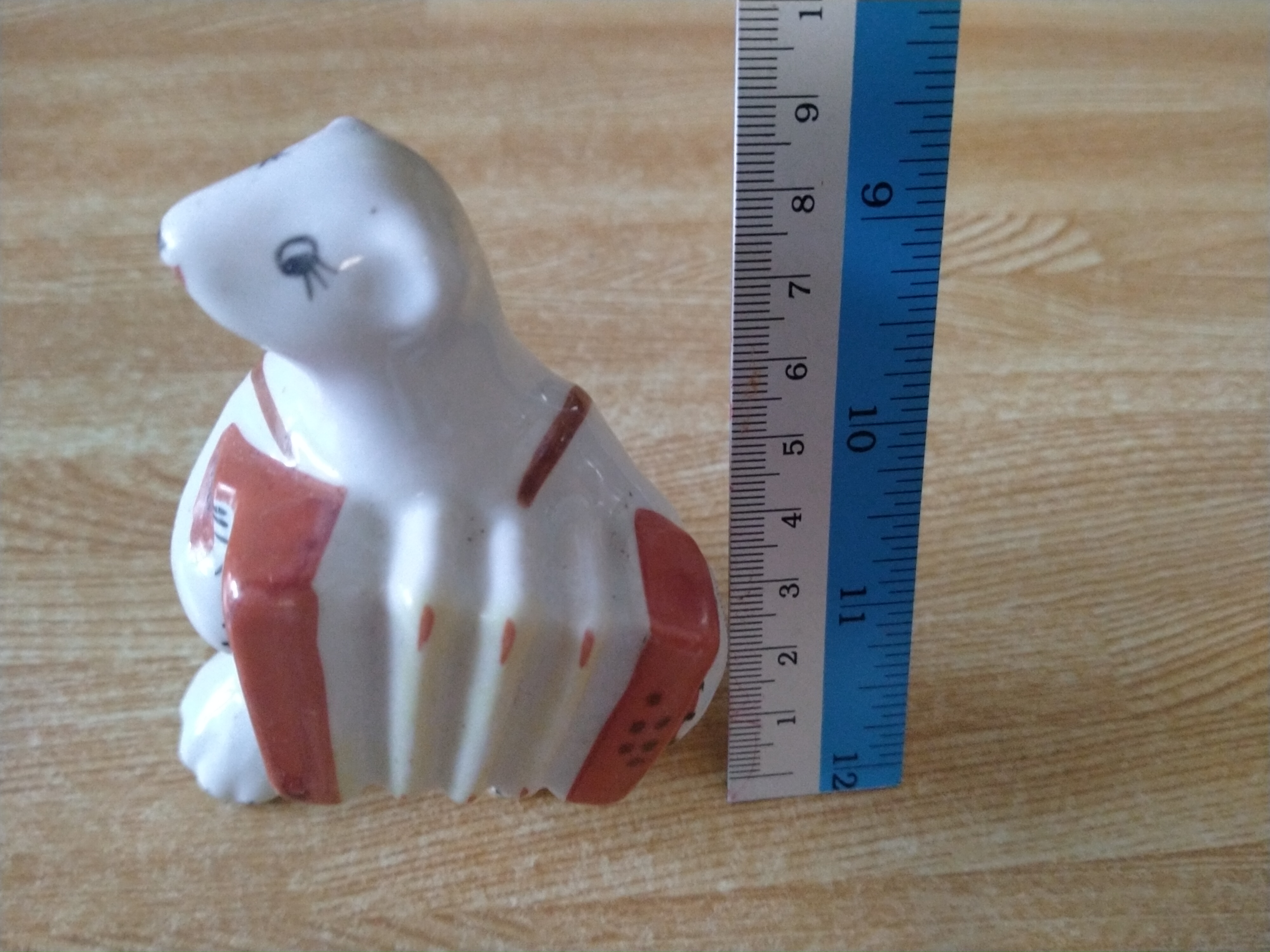 ตุ๊กตาหมีเล่นหีบเพลง