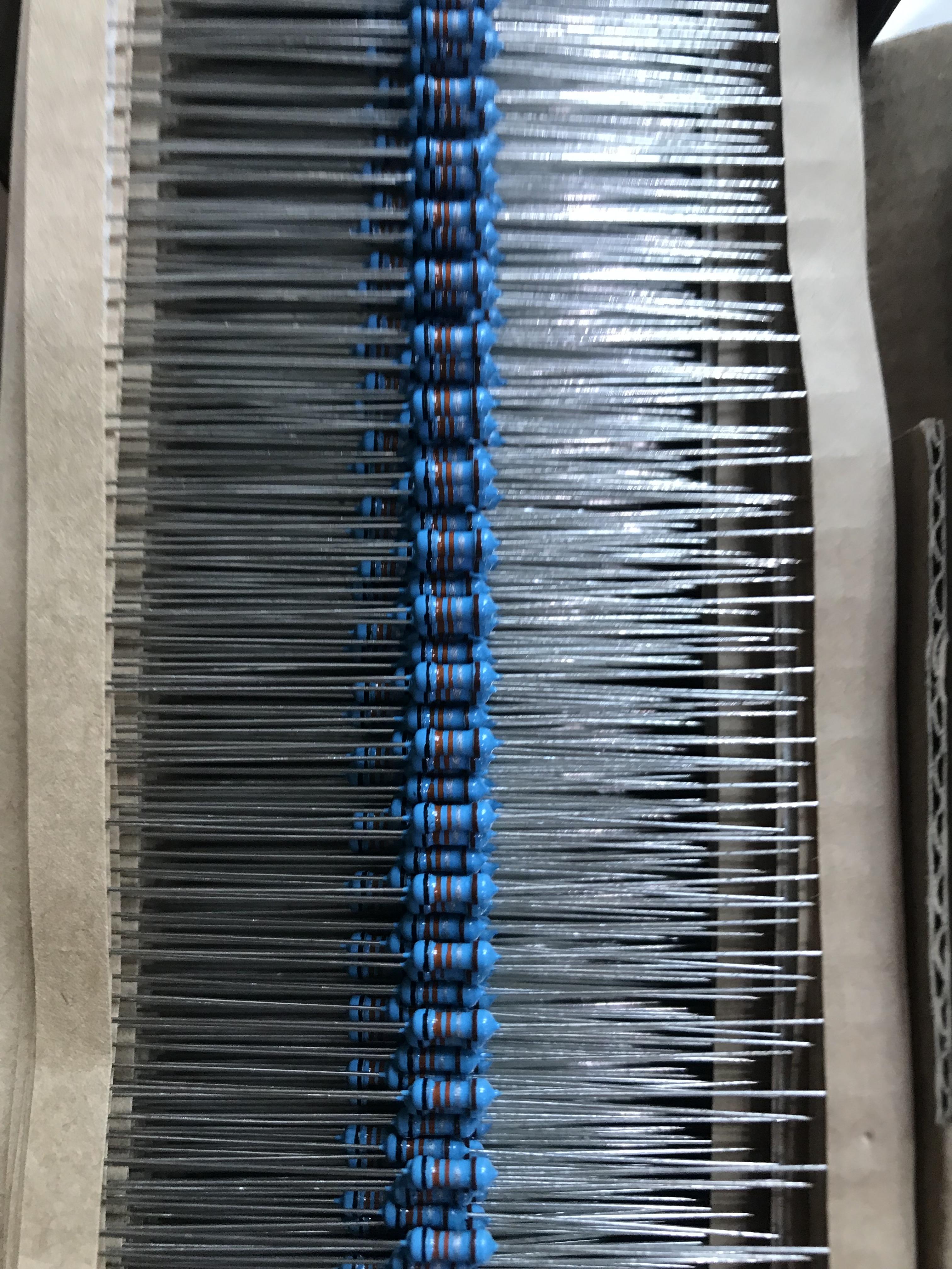 0.33R 1/4W 金属膜Metal Film 1% (1ชุดมี100ตัว)