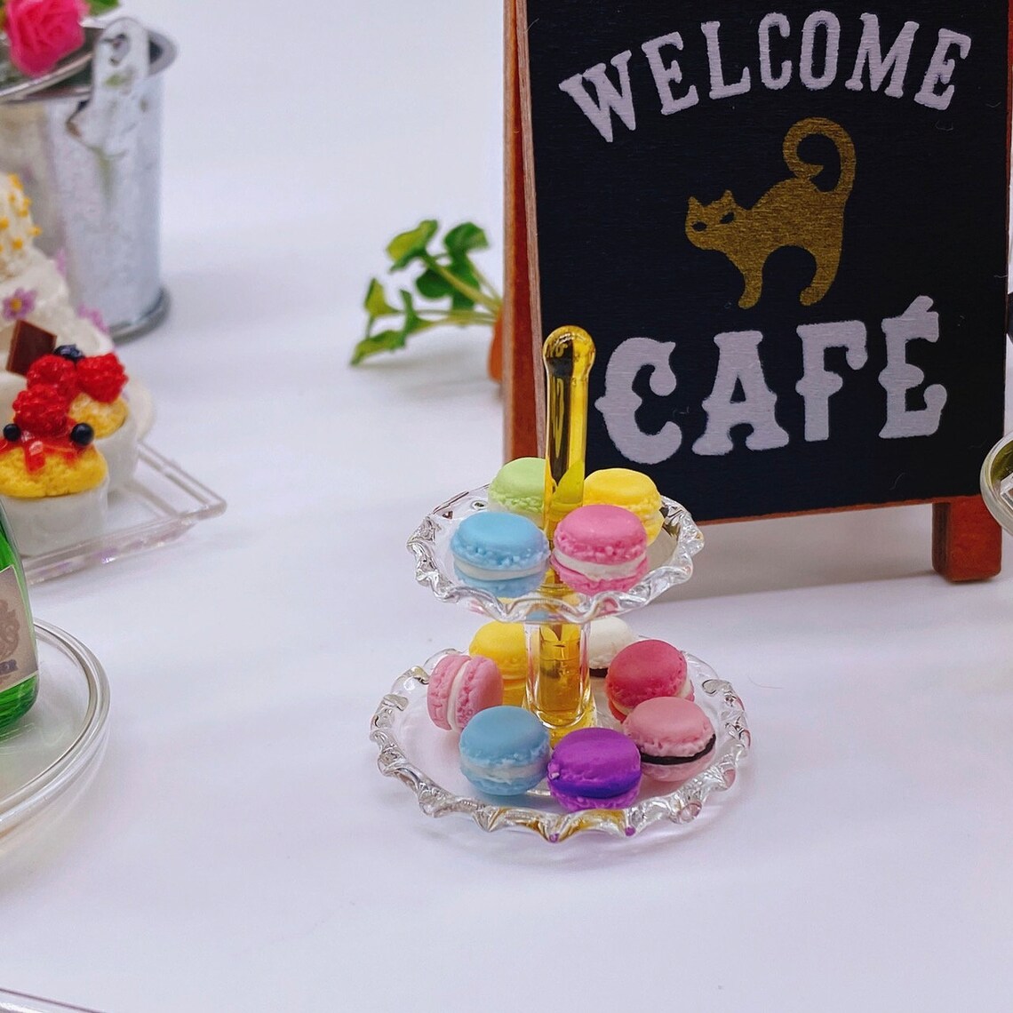 2 layer glass Stand with Macaroons