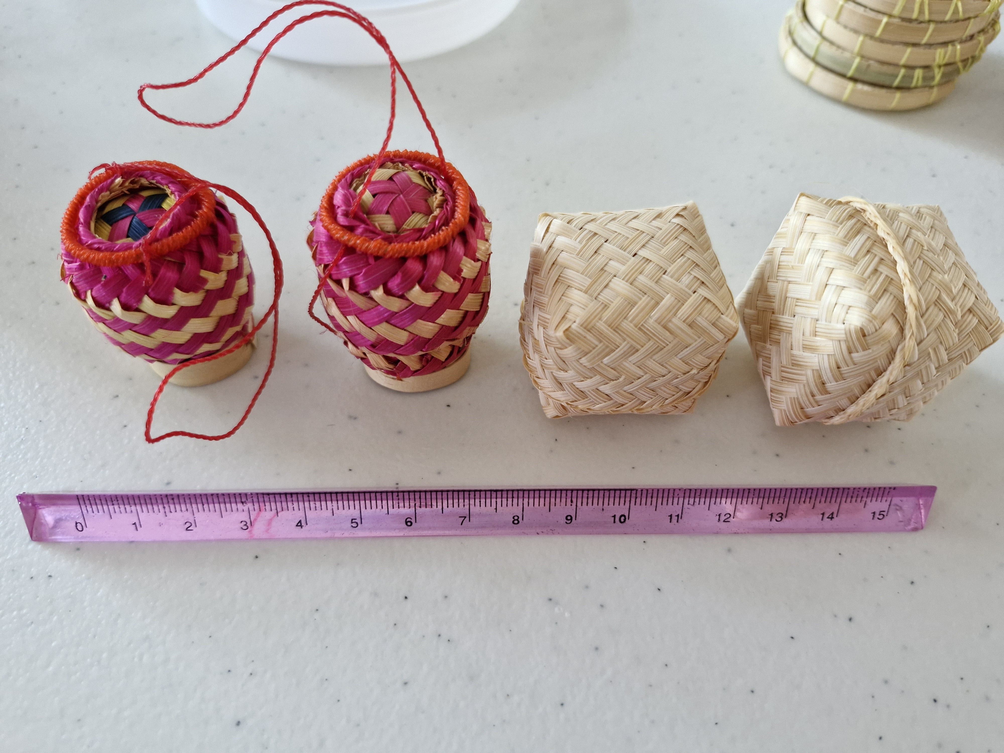 กระติบข้าวเหนียวจิ๋วงานจักสานของจิ๋วสำหรับตกแต่งร้านส้มตำจิ๋วและหมูปิ้งจิ๋ว