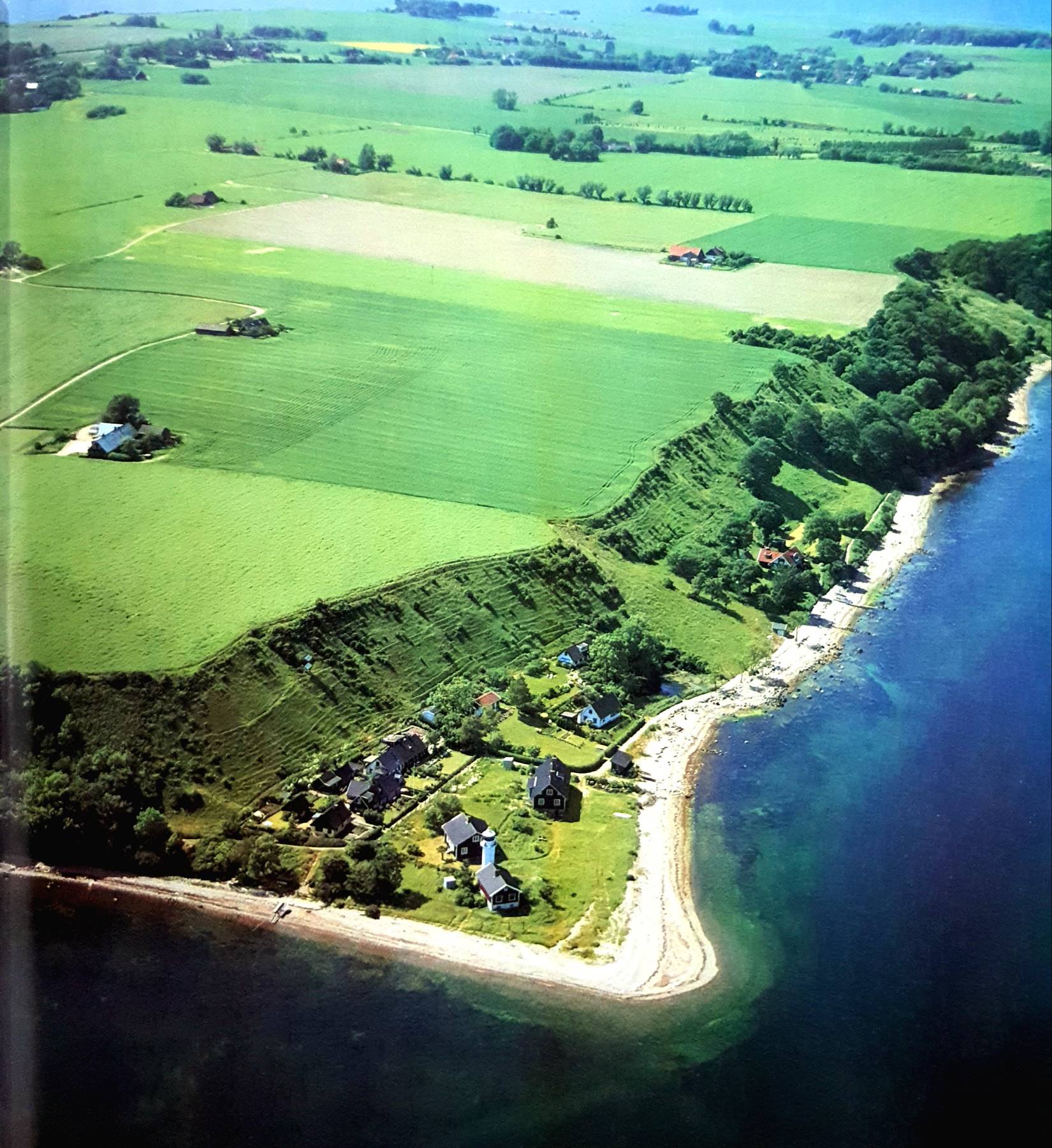 Sverige Hardcover, 1984 by Esselte Kartor (Author)