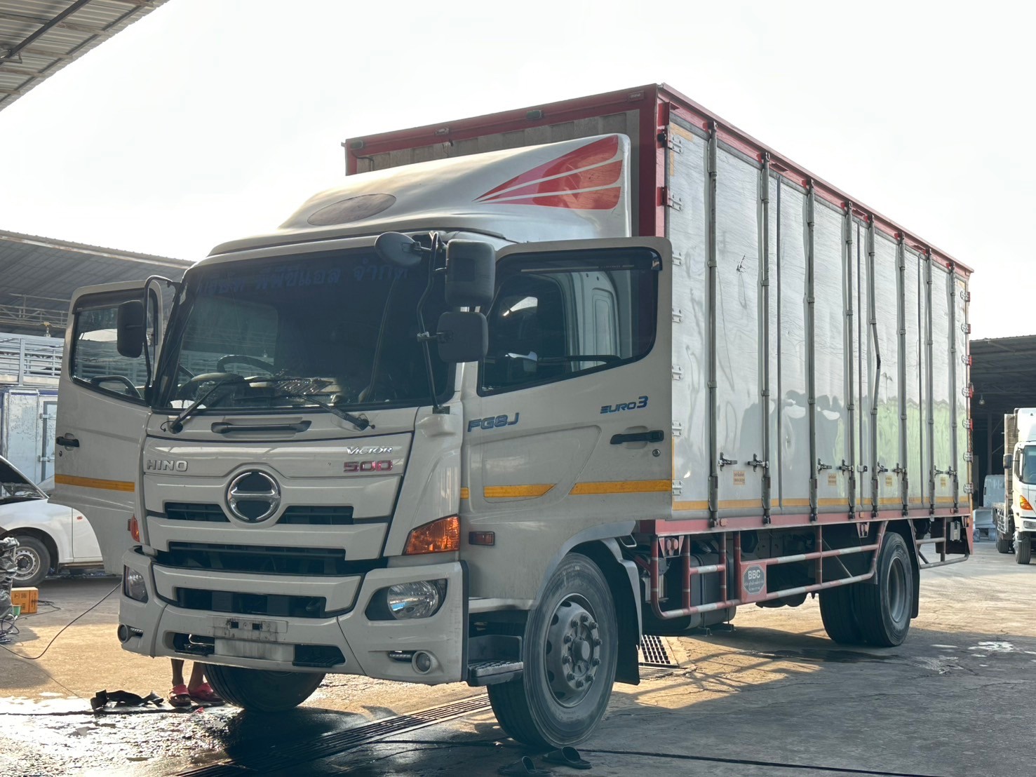 6ล้อตู้ทึบ7.6ม.วิคเตอร์HINO Victor FG8J 240แรง ปี2565 ย.7.6ก.2.46ส.2.6มีลิฟต์ท้ายเดิมๆ 1.48Pro1.45ล.เก็บยางใหม่เพิ่ม200,000บ.