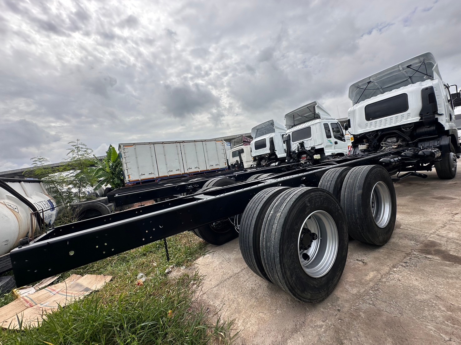 10ล้อคัดซี7.5ม. ISUZU FVM 240 ปี2552-53ราคา 820,000บ.Pro790,000บ.0169-0124มี2คัน