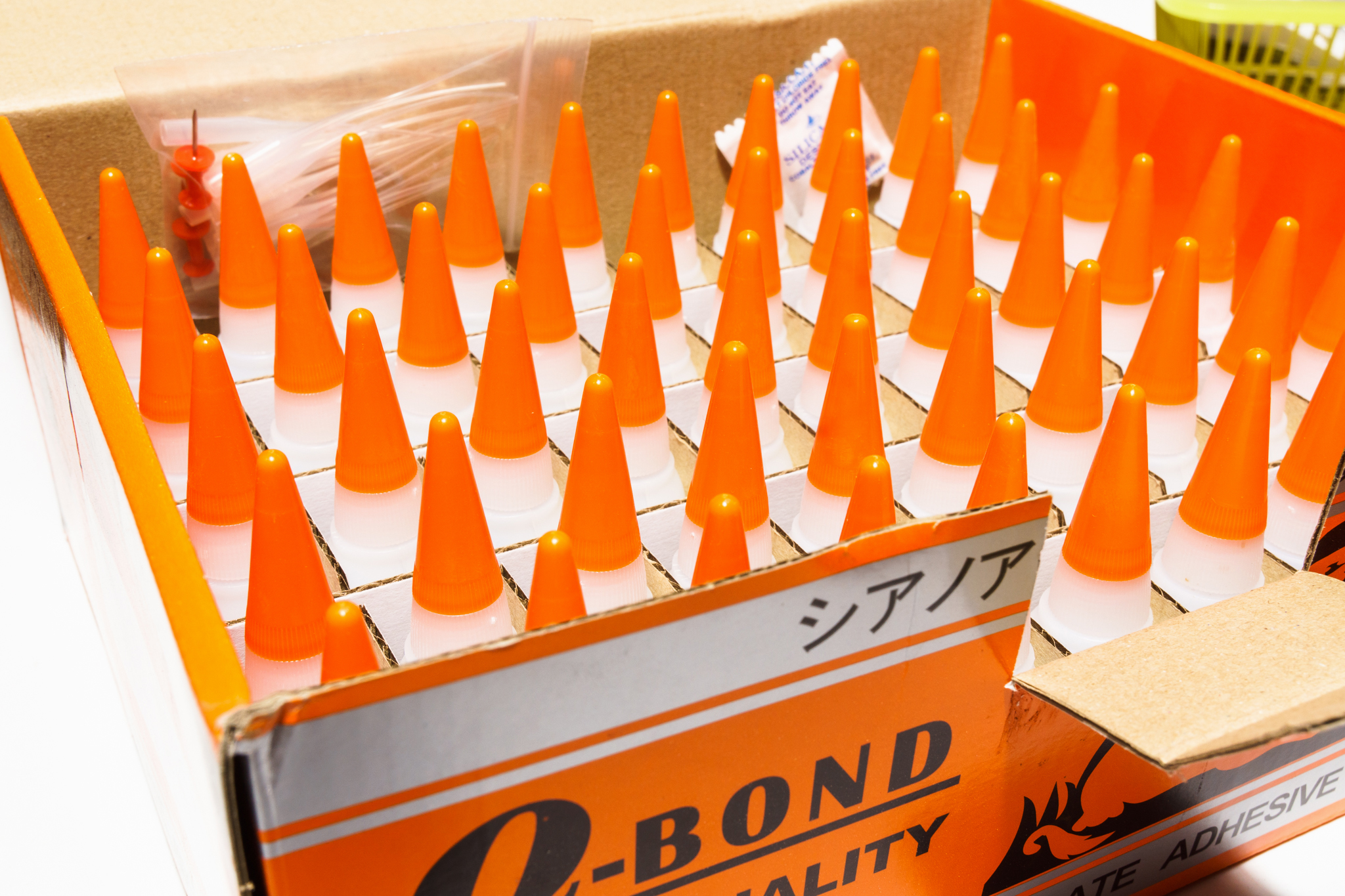 กาวร้อนแห้งไว พรีเมียมเกรด ยี่ห้อคิวบอนด์ (Q-BOND) [ขายปลีก/ส่ง]