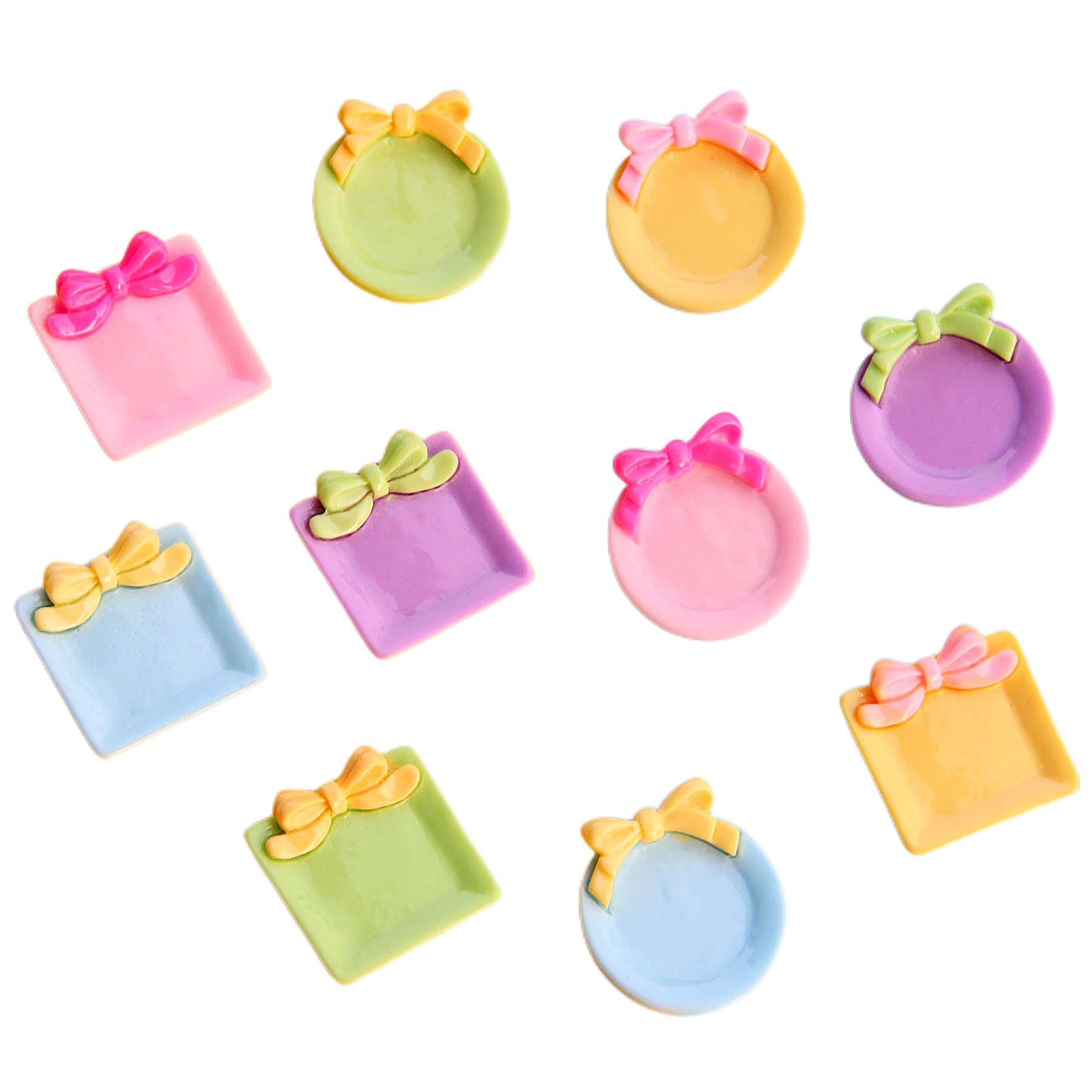 จานจิ๋วผูกโบว์ชมพูเข้มงานเรซิ่นสำหรับงานสะสมของจิ๋ว นำไปตกแต่งอาหารจากดินปั้นจิ๋วเพื่อนักสะสมของจิ๋วโดยเฉพาะ