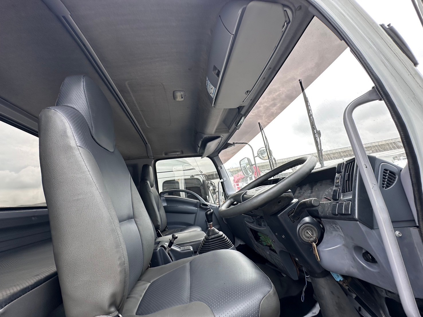 10ล้อคัดซี7.5ม. ISUZU FVM 240 ปี2552-53ราคา 820,000บ.Pro790,000บ.0169-0124มี2คัน