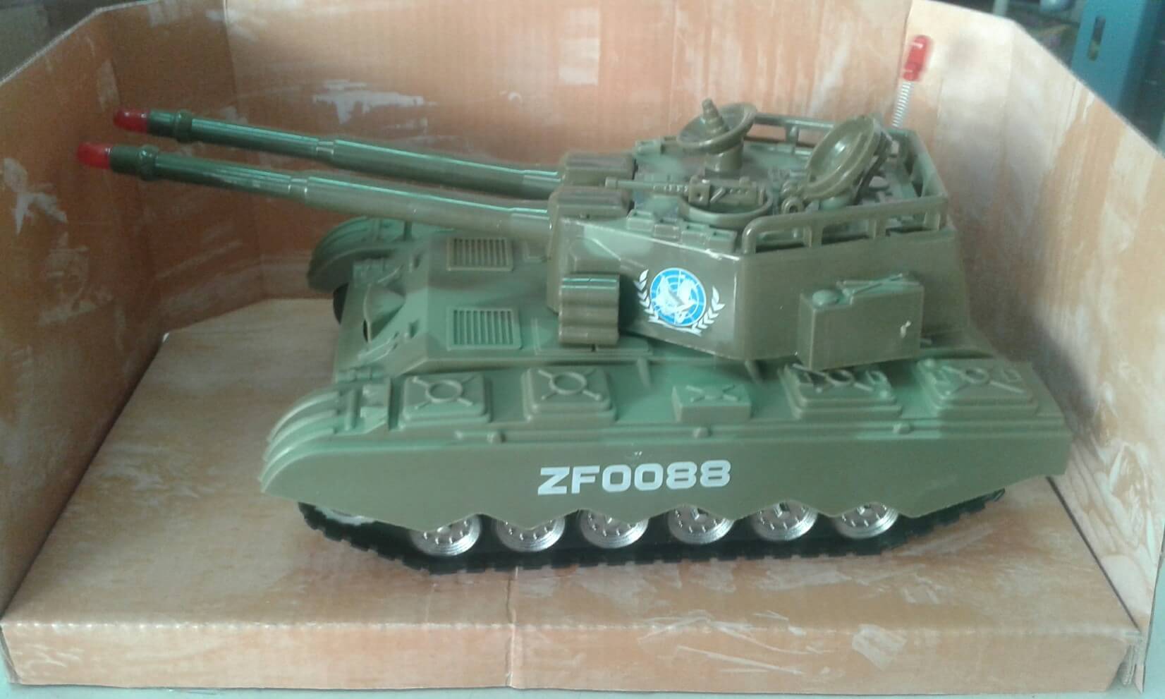 ZF0088 รถถังมีเสียงไฟ กล่องน้ำตาล KS