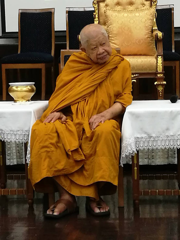 (35) เหรียญเสมา รุ่นแรก หลวงพ่อวิริยังค์ วัดธรรมมงคล ปี 2510