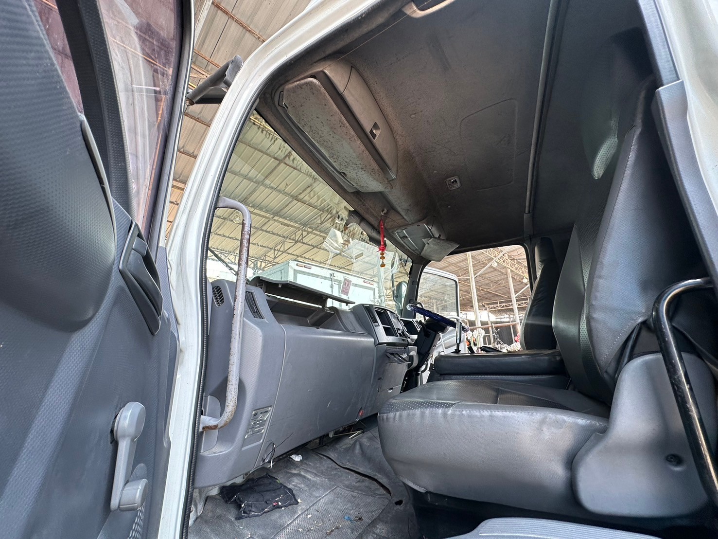 6ล้อตูัทึบ7.5m ISUZU FTR 240 ปี56 ยาว7.5m 750,000(สด)