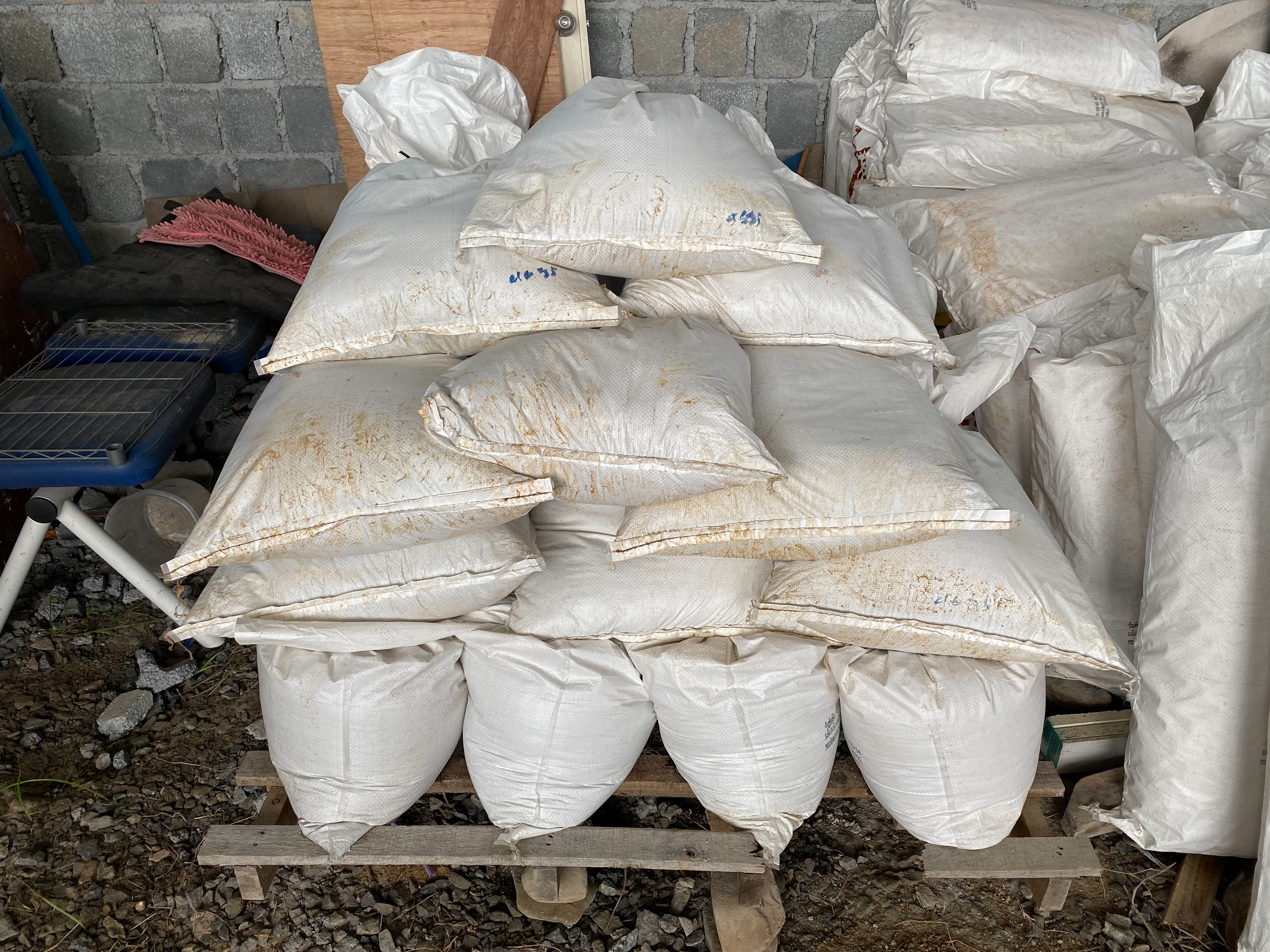 กระสอบมือสองราคาถูก คละสี สำหรับใส่หิน ดิน ทราย ปุ๋ย ข้าวสาร กระสอบสถาพดี ผ่านการใช้งานเพียงครั้งเดียว[แพ็คละ10ใบ]