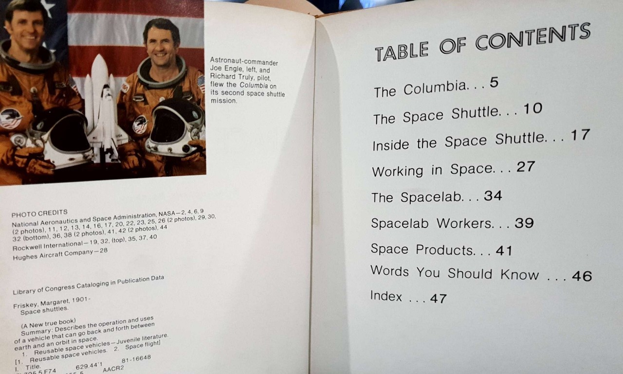 SPACE SHUTTLE :: A New True Book