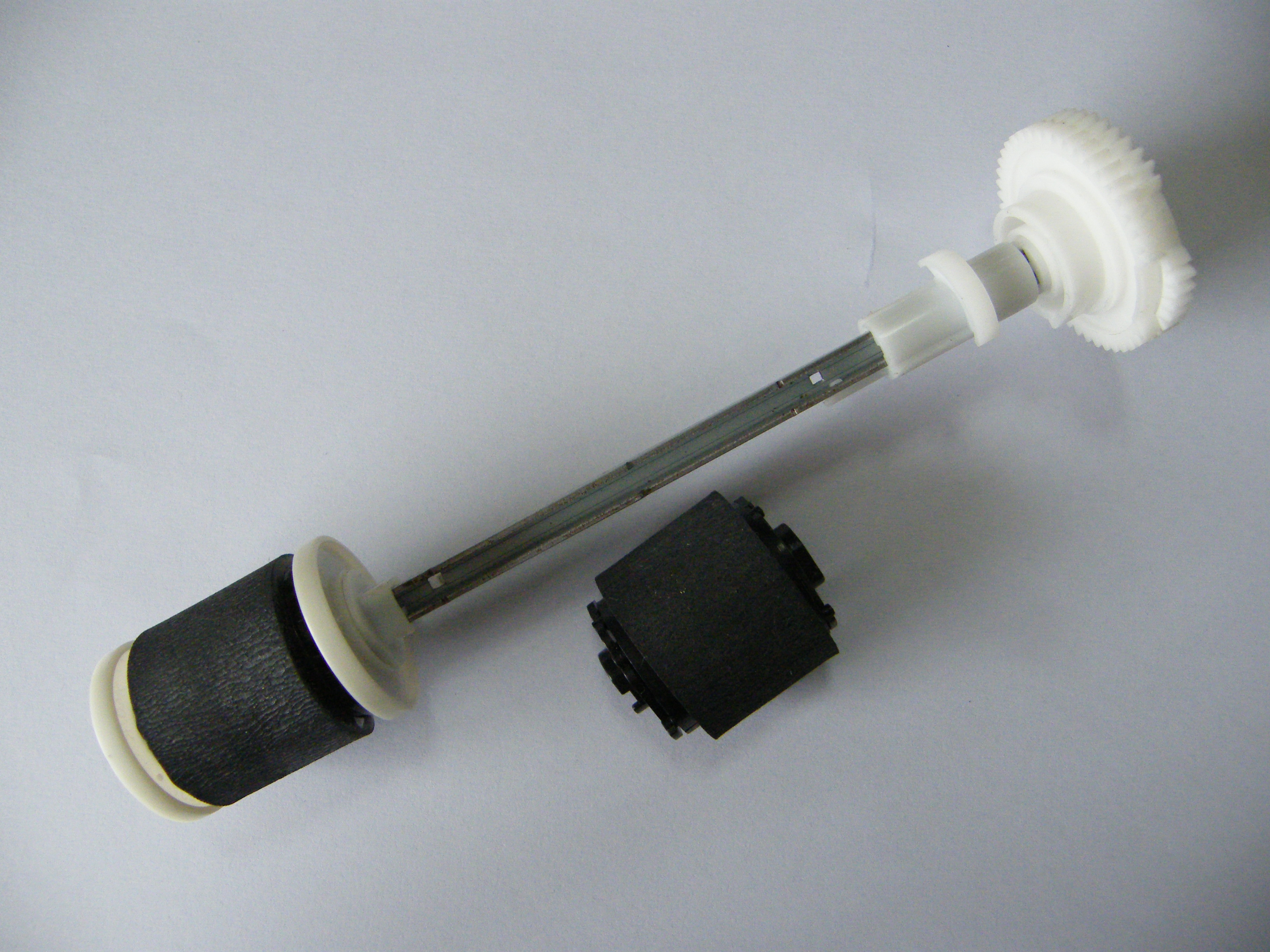 SAMSUNG JC73-00239A PICKUP ROLLER & JC97-03028A ASHAFT PAPER PICKUP ASSY FOR SAMSUNG CLP-310/315/320/325/326/CLX-3170/3175/3185 1 กก.