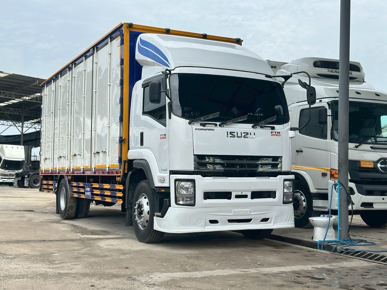 6ล้อตู้ทึบ7.6ม.ปี65 ISUZU FTR 240แรงย.7.6ก.2.45ส.2.6ม.Pro1.65ล.สภาพดีS6142