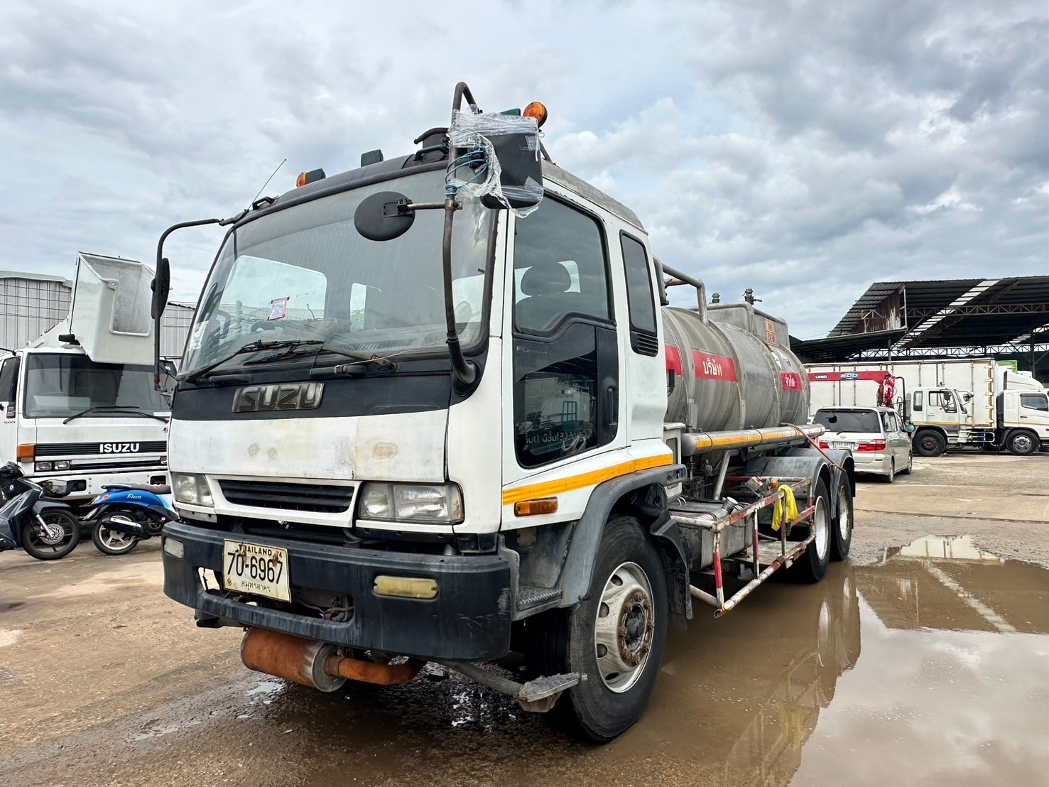 10ล้อแท้งค์เคมีสแตนเลสอีซูซุISUZU FVM 195แรง ปี2541 แท้งติดอุปกรณ์พร้อมใช้งานสด550,000บ.6967