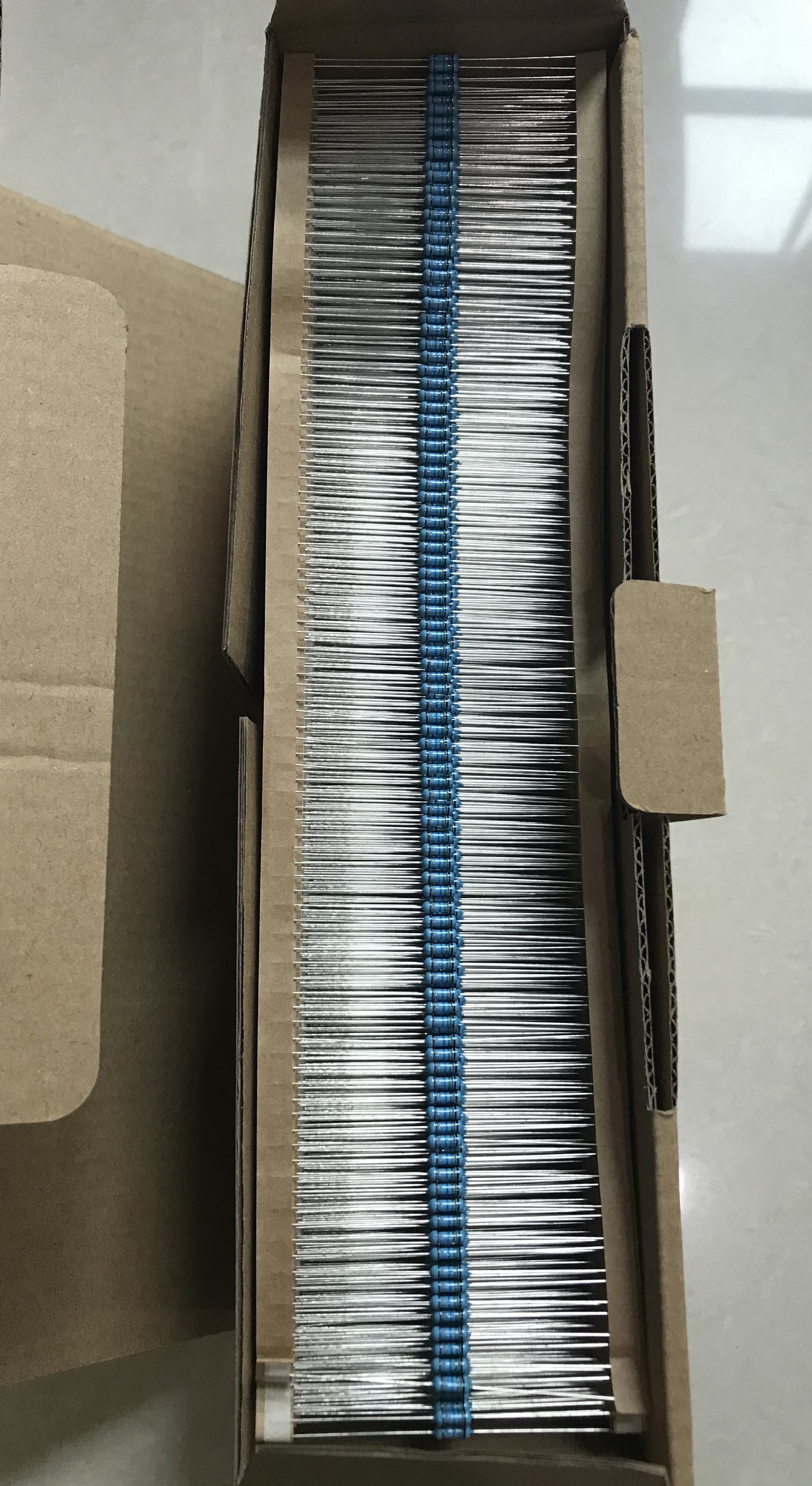 0.56R 1/4W 金属膜Metal Film 1% (1ชุดมี100ตัว)